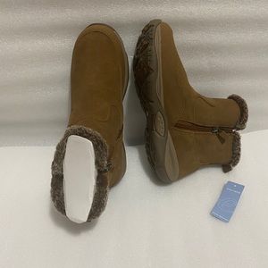 BNWT suede Leather winter boots